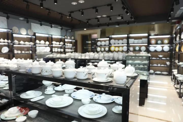 財(cái)富高橋百家品牌商戶系列報(bào)道 華強(qiáng)陶瓷 用品質(zhì)和服務(wù)創(chuàng)造價(jià)值，拓展其他行業(yè)專(zhuān)用陶瓷新藍(lán)海