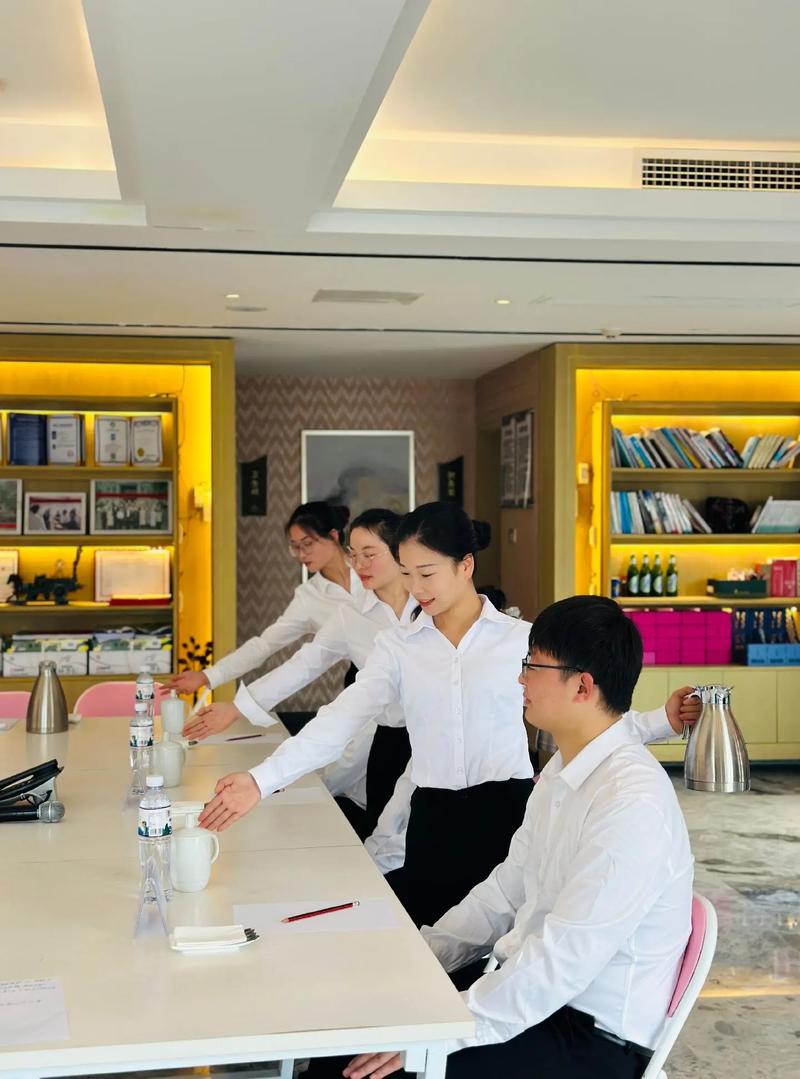 雅風(fēng)禮儀會(huì)議服務(wù)禮儀 做好會(huì)議服務(wù)的關(guān)鍵在于我們是否做好會(huì)務(wù)服務(wù)